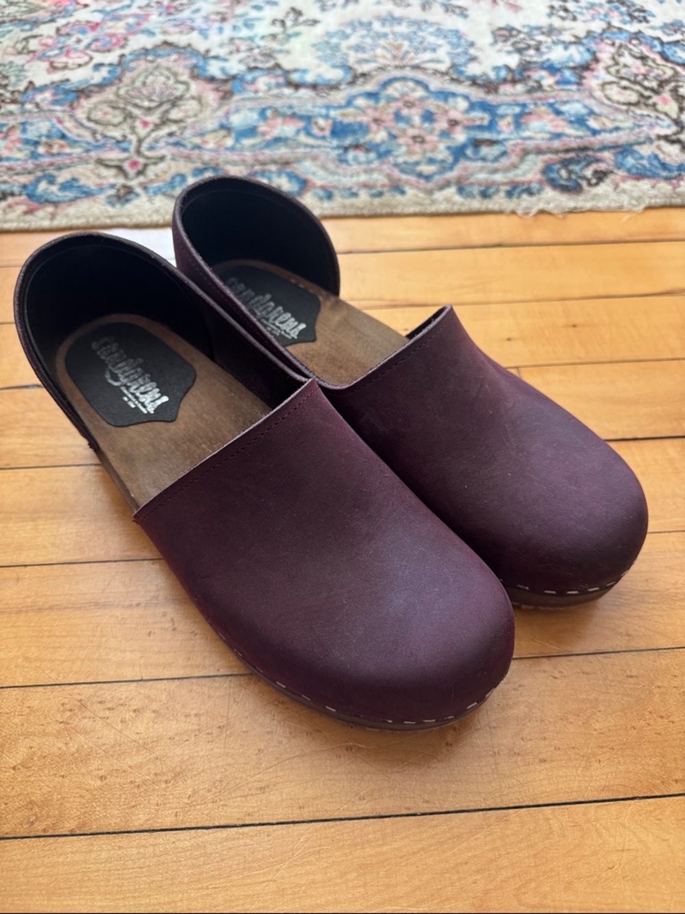 Sandgrens Brett Clogs in Plum, Size 41